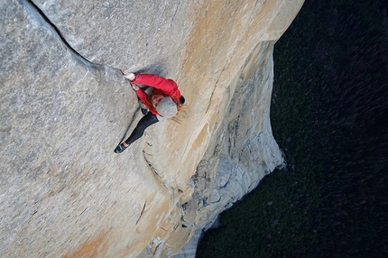 Hazel Findlay Salathé Wall El Capitan Yosemite - Hazel Findlay sulla headwall durante la salita in libera dell The Salathé Wall, El Capitan, Yosemite