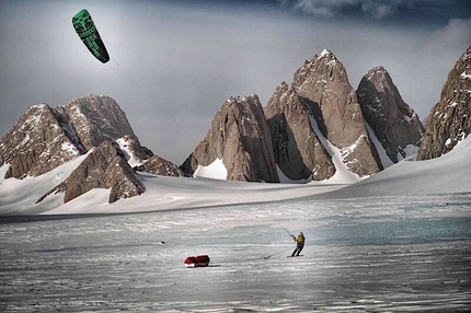 Spectre Organ Pipe Peaks Antartide, Leo Houlding, Jean Burgun, Mark Sedon - Raggiungendo Spectre e i Organ Pipe Peaks, Gothic Mountains, Antarctica.