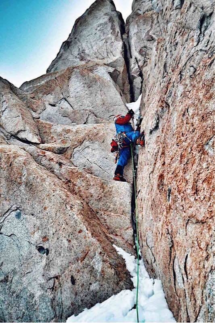 Spectre Organ Pipe Peaks Antartide, Leo Houlding, Jean Burgun, Mark Sedon - Durante la salite di Spectre (Leo Houlding, Jean Burgun e Mark Sedon 08/12/2017)