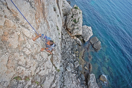 Arrampicata sul mare - Vie multipitches sportive in ambiente da favola. Ma quanto sicure? Biddiriscottai, Sardegna.