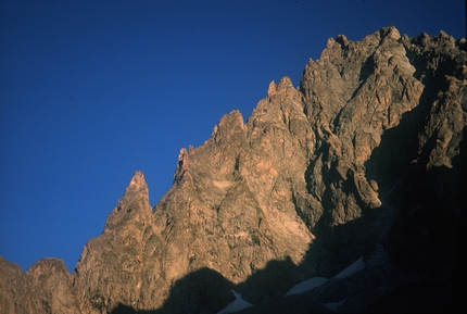 Nero su Bianco, nuova via sull' Aiguille Noire de Peuterey, Monte Bianco