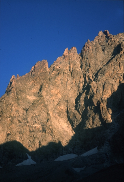 Monte Bianco Aiguille Noire de Peuterey, Maurizio Oviglia, Erik Svab - Durante la prima salita di Nero su Bianco, Parete SE Punta Brendel, Aiguille Noire de Peuterey, Monte Bianco (Maurizio Oviglia, Erik Svab)