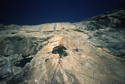 Monte Bianco Aiguille Noire de Peuterey, Maurizio Oviglia, Erik Svab - Erik Svab durante la prima salita di Nero su Bianco, Parete SE Punta Brendel, Aiguille Noire de Peuterey, Monte Bianco (Maurizio Oviglia, Erik Svab)