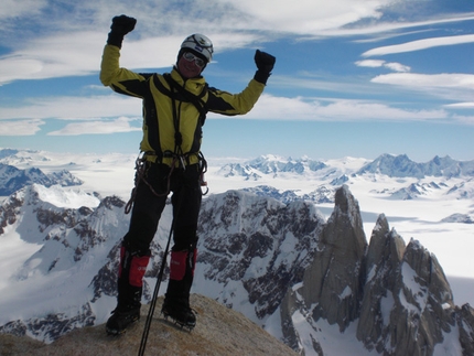 Patagonia - Fühle dich stark, aber nicht unsterblich, VII, A3, M5, 600m,  Aguja Poincenot (3036m), Patagonia. First ascent Simon Gietl & Roger Schäli 12/2009