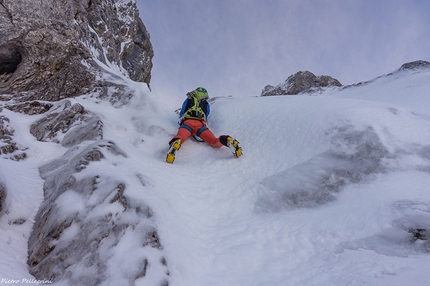 Monte Vigna Vaga - Durante l'apertura della nuova via sulla parete nord di Monte Vigna Vaga (Valentino Cividini, Giambattista Cattaneo, Pietro Pellegrini 16/12/2017)