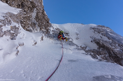 Monte Vigna Vaga - Durante l'apertura della nuova via sulla parete nord di Monte Vigna Vaga (Valentino Cividini, Giambattista Cattaneo, Pietro Pellegrini 16/12/2017)