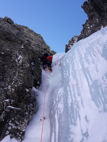 Holly, Valle di Trona, Cristian Candiotto, Benigno Balatti - Making the first ascent of Via Holly, Cima di Stanislao, Valle di Trona (Benigno Balatti, Cristian Candiotto, 19/12/2017)