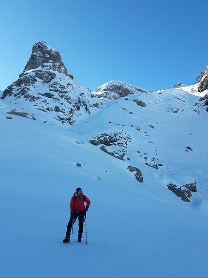 Holly, Valle di Trona, Cristian Candiotto, Benigno Balatti - Durante la prima salita della Via Holly, Cima di Stanislao, Valle di Trona (Benigno Balatti, Cristian Candiotto, 19/12/2017)