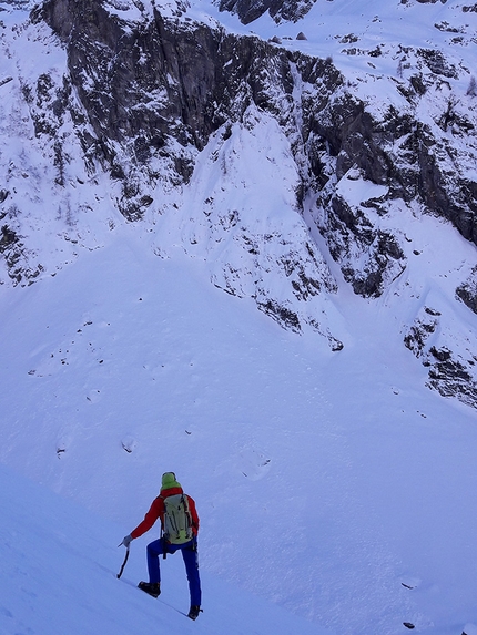 Holly, Valle di Trona, Cristian Candiotto, Benigno Balatti - Approaching Via Holly, Cima di Stanislao, Valle di Trona, first climbed by Benigno Balatti and Cristian Candiotto on 19/12/2017