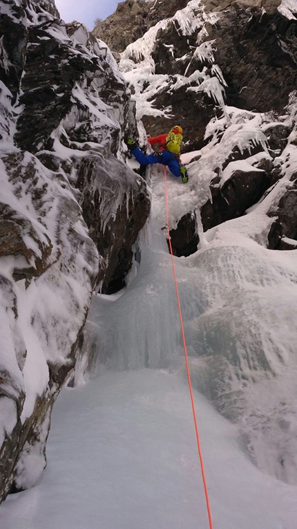 Winter climbing in the Orobie Alps / New mixed route in Valle di Trona