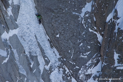 Ginat sulle Droites, Ueli Steck solo in video