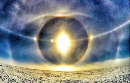 Spectre Organ Pipe Peaks Antarctica, Leo Houlding, Jean Burgun, Mark Sedon, Organ Pipe Peaks - The solar corona in Antarctica seen by Leo Houlding, Jean Burgun, Mark Sedon