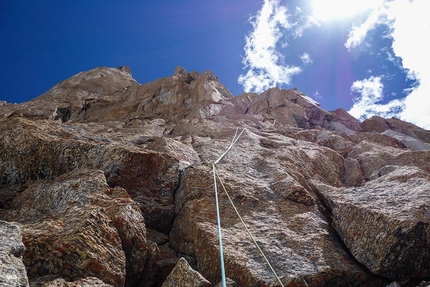 Zanskar, Indian Himalaya, Michi Groher, Thomas Holler, Timo Moser, Barbara Vigl, Lorin Etzel - Peak 5600. Climbing the route Dust. From Dusk till dawn