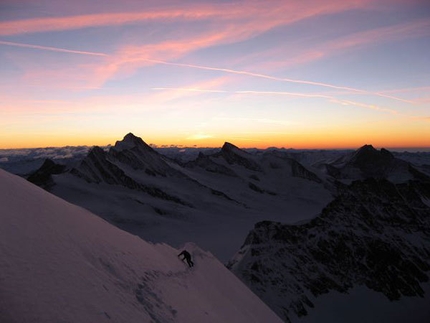 82 x 4000m - Morning sun on Monch