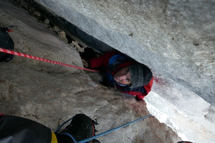 Civetta, Dolomites, Solleder, Lettenbauer, Leo Billon, Max Bonniot, Benjamin Védrines - Winter ascent of the Solleder - Lettenbauer up Civetta, Dolomites: Max Bonniot climbing the chimney on day 2