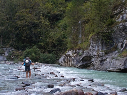 Traversata Integrale confine provincia di Bergamo, Luca Bonacina, Zeno Lugoboni - Traversata Integrale confine provincia di Bergamo: guado del Torrente Dezzo