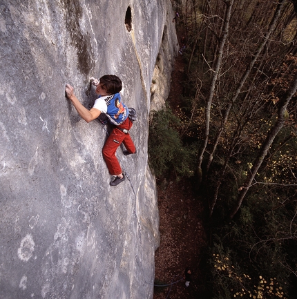 Josune Bereziartu, Bain de Sang, Saint Loup, Switzerland - Josune Bereziartu climbing Bain de Sang at Saint Loup, Switzerland, November 2002