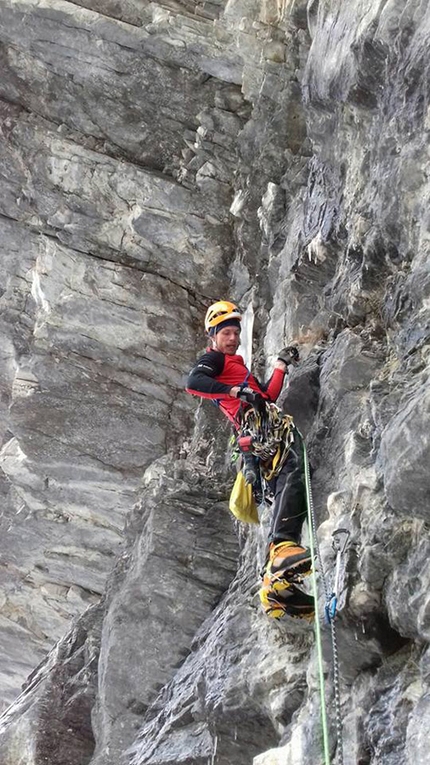 Simon Chatalan establishing the first pitch of Loch, Keile et compagnie, Oeschinenwald, Kandersteg Switzerland - 