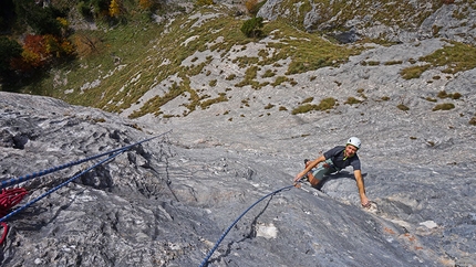 Cima Cee, Dolomiti del Brenta - Appigli Dispersi H. Zanetti sul 4° tiro