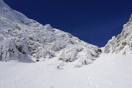 Monte Rondinaio 1,964 m - Monte Rondinaio parete NE: Dalla nebbia alle nuvole