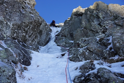 Monte Rondinaio 1,964 m - Monte Rondinaio 1,964 m, Couloir Senza Nome. D+, 80°