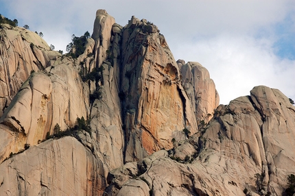 De rerum natura - De rerum natura, nuova via di Oviglia e Larcher nel Bavella, Corsica