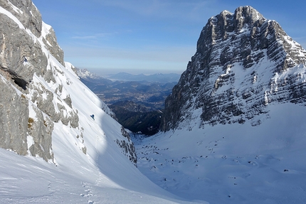 Watzmann Familie Traverse, Ines Papert, Luka Lindić - Luka Lindič climbing the 4th Child of the Watzmann Traverse, during his ascent with Ines Paper