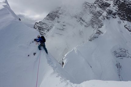 Watzmann Familie Traverse, Ines Papert, Luka Lindić - Watzmann Family traverse:  Luka Lindič climbing the ridge of the 4th Child towards the summit