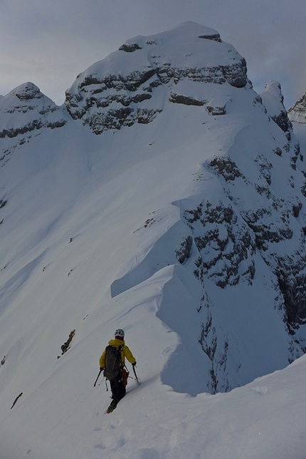 Watzmann Familie Traverse, Ines Papert, Luka Lindić - Ines Papert breaking trail towards 1st child on the Watzmann Family traverse