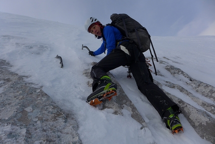 Watzmann Familie Traverse, Ines Papert, Luka Lindić - Until the Watzmann East Face, most of the traverse was climbed without a rope. Ines Papert soloing on the Watzmann Family traverse