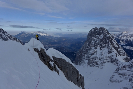 Watzmann Familie Traverse, Ines Papert, Luka Lindić - Ines Papert on summit ridge of the 4th Child, during the winter ascent of the Watzmann Family traverse