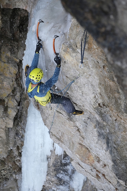 Florian Riegler, Grotta Gampenpass, Passo Palade - Florian Riegler climbing Sick and Tired at the Grotta Gampenpass, the cave at Passo Palade