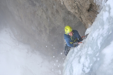 Florian Riegler, Grotta Gampenpass, Passo Palade - Florian Riegler climbing Sick and Tired at the Grotta Gampenpass, the cave at Passo Palade