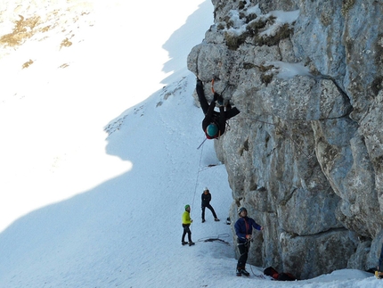 Peschio della Cornacchia, Dry Pride - Dry Pride meeting di arrampicata dry tooling a Peschio della Cornacchia, Lazio