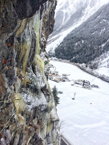 Hansjörg Auer, Tobias Holzknecht, Ötztal - Tobias Holzknecht durante la prima salita di Nordstau, Burgsteiner Wand, Ötztal