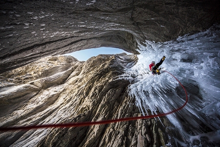 Banff Mountain Film Festival World Tour Italy 2018 - La foto ufficiale del Banff Mountain Film Festival World Tour Italy 2018: Larry Shiu, Cascade Mountain, Banff National Park. Fotografia di John Price