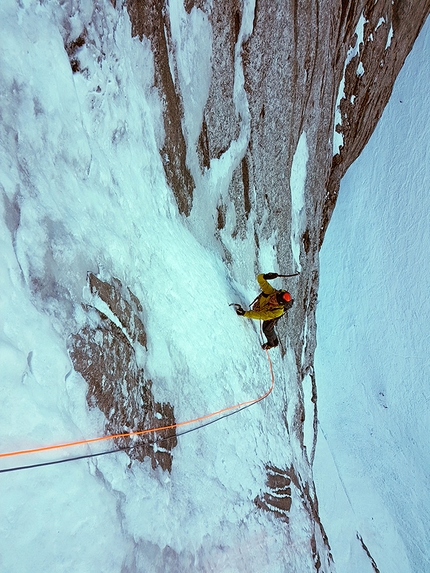 Hoher Göll, Alexander Huber, Guido Unterwurzacher - Guido Unterwurzacher climbing up to Alexander Huber during their ascent of Direkte Große Trichter, Hoher Göll West Face on 31/01/2018