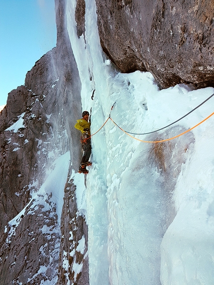 Hoher Göll, Alexander Huber, Guido Unterwurzacher - Guido Unterwurzacher climbing Direkte Große Trichter, Hoher Göll West Face