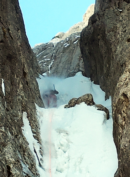 Hoher Göll, Alexander Huber, Guido Unterwurzacher - Alexander Huber battles against spindrift during his ascent of Direkte Große Trichter, Hoher Göll West Face