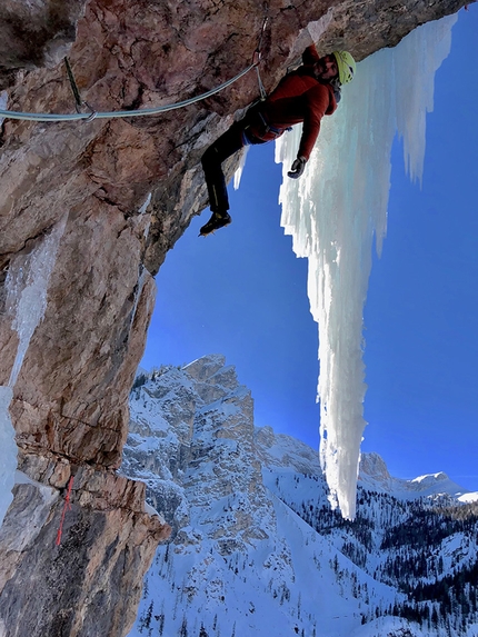 Christoph Hainz, Kurt Astner, Braies, Dolomiti - Christoph Hainz sale la via New Look New Hook sulla  Croda Scabra, Valle di Braies, Dolomiti