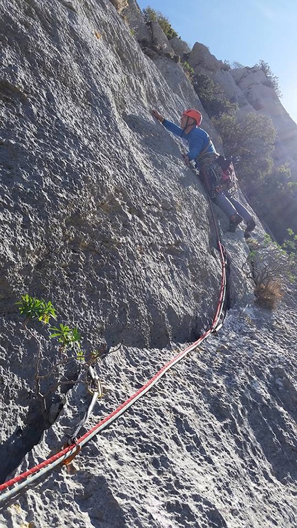 Sardegna arrampicata, Supramonte - Cuor di Coniglio (Punta Cocuttos): Corrado Pibiri in apertura