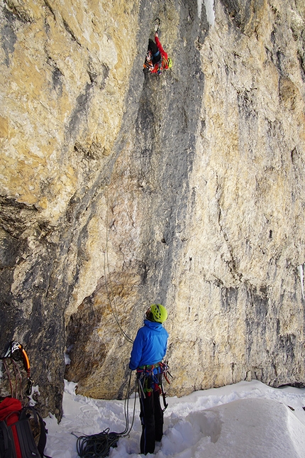 Val Lasties, Sella, Dolomites - Climbing pitch 3 of Solo per un altro Hashtag in Val Lasties, Sella, Dolomites (Johannes Egger, Jörg Niedermayr, Friedl Brancalion 27/01/2018)