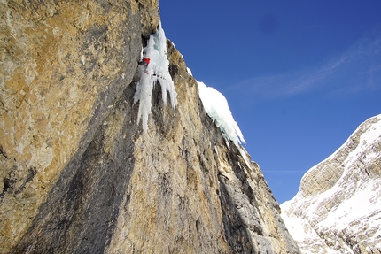 Solo per un altro Hashtag, new ice and mixed climb in Val Lasties, Dolomites
