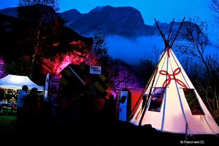 Melloblocco 2010 - Val di Mello - Sponsor Village by night