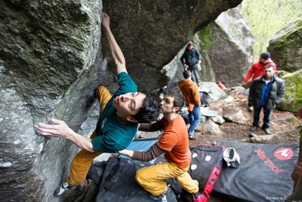 Melloblocco 2010 - Val di Mello - Michele Caminati su 'Due cervelli una soluzione'