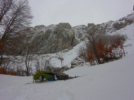 Monte Croce Matese, Grotta delle Ciaole, Riccardo Quaranta - Monte Croce Matese: durante la prima salita di A momentary lapse of reason (Riccardo Quaranta in solitaria 20/12/2017)