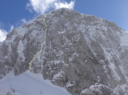 Cimon di Palantina, Alpago, Ritorno al Futuro - Il tracciato di Ritorno al Futuro, parete NE di Cimon di Palantina, Alpago (300 m/ WI5/M5+/ TD+, Barry Bona, Peter Moser 2011)