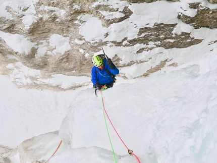 Val Badia, Dolomiti, cascata di ghiaccio, Manuel Baumgartner, Simon Kehrer - Durante la prima salita di Schorschs Weinfall, valle di Longiarü - Antersasc in Val Badia