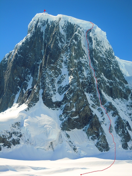 Antarctica, Marek Holeček, Míra Dub, Monte Pizduch - Monte Pizduch, Antarctica: the line of Bloody Nose (M4/WI5+, 95°, Míra Dub, Marek Holeček, 06-07/01/2018)