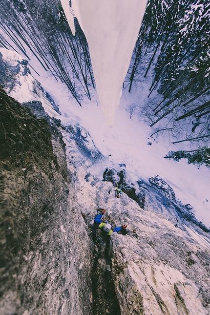 Dolomiti di Brenta, cascate di ghiaccio, Claudio Migliorini - Claudio Migliorini libera L'ultima Frangia in Val Brenta  il 15/02/2017 insieme a Alessandro Baù